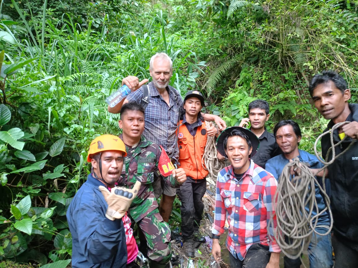 Jorg Ulrich Wilhelm saat ditemukan Tim Evakuasi di Ngarai Taratak Jambu Aia (Foto: KSB Nagari Taluak IV Suku)